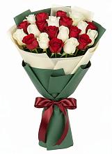 Букет Микс из красных и белых роз в Долгодеревенское