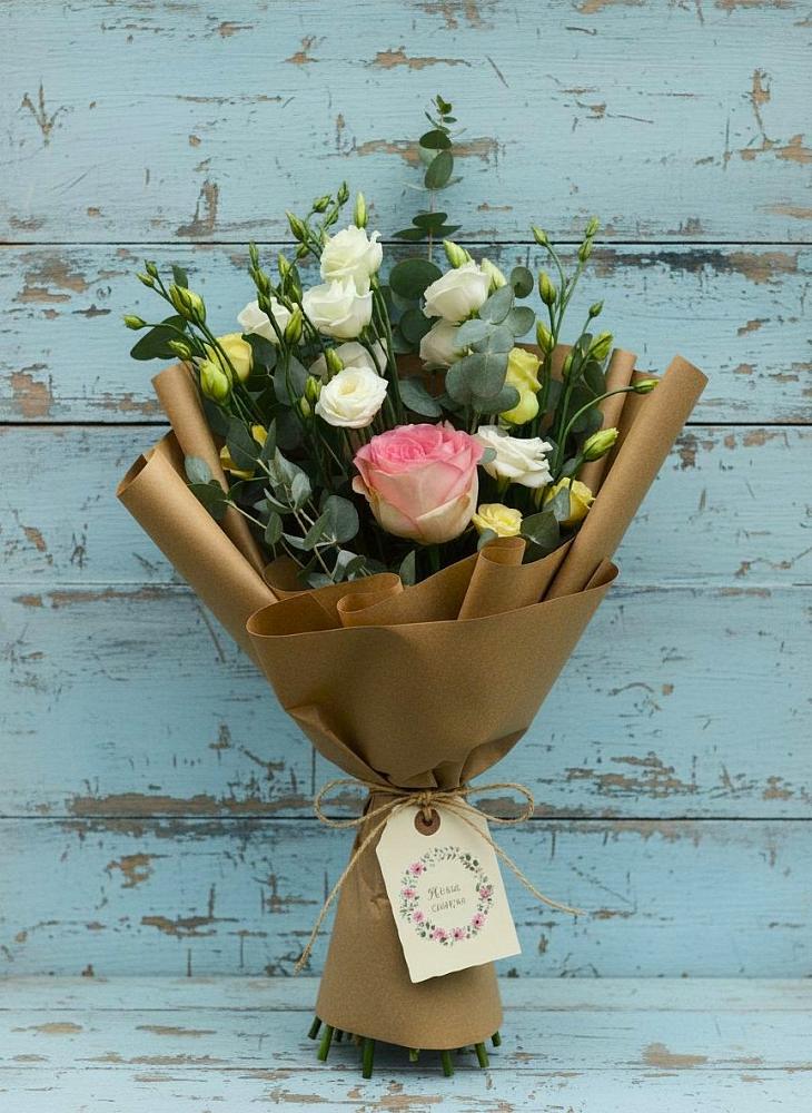 Букет цветов из: Розы и Лизиантусы в Долгодеревенское