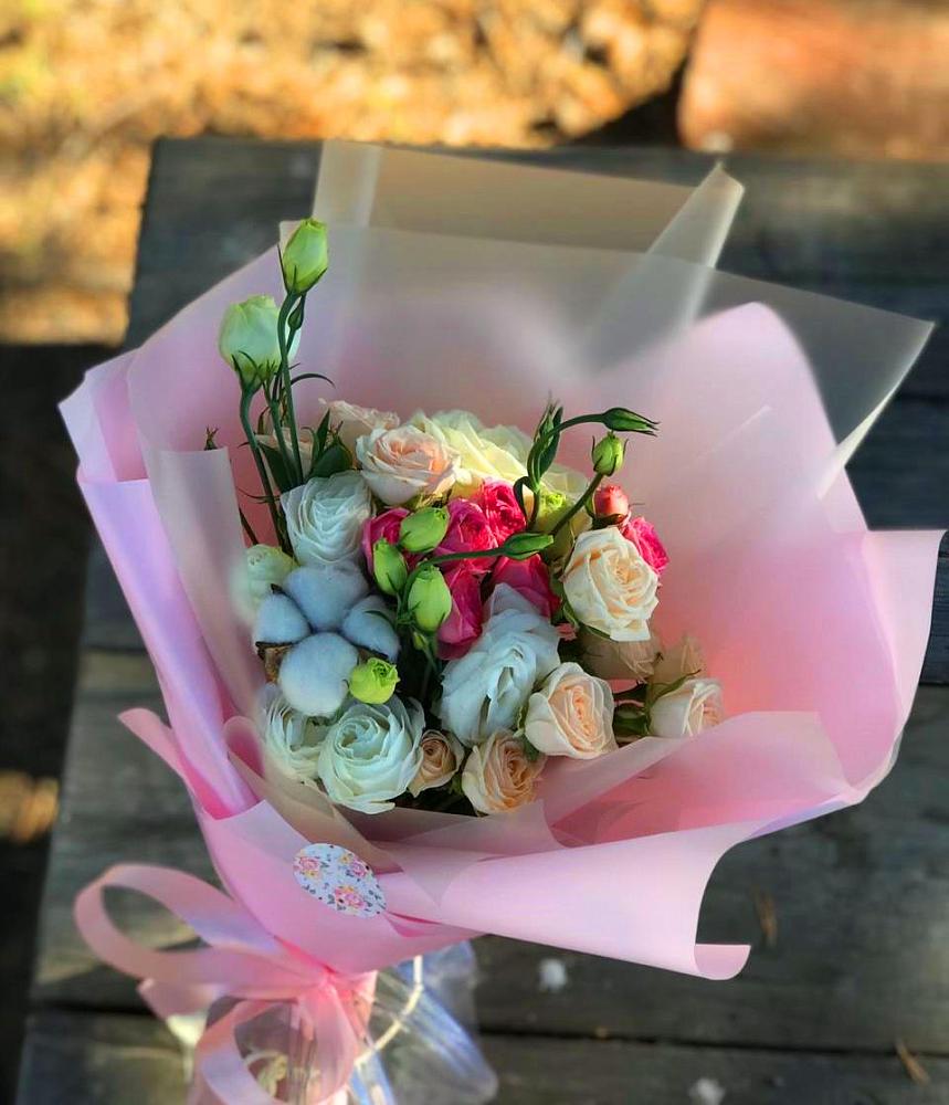 Букет цветов из: Розы и Лизиантусы в Долгодеревенское