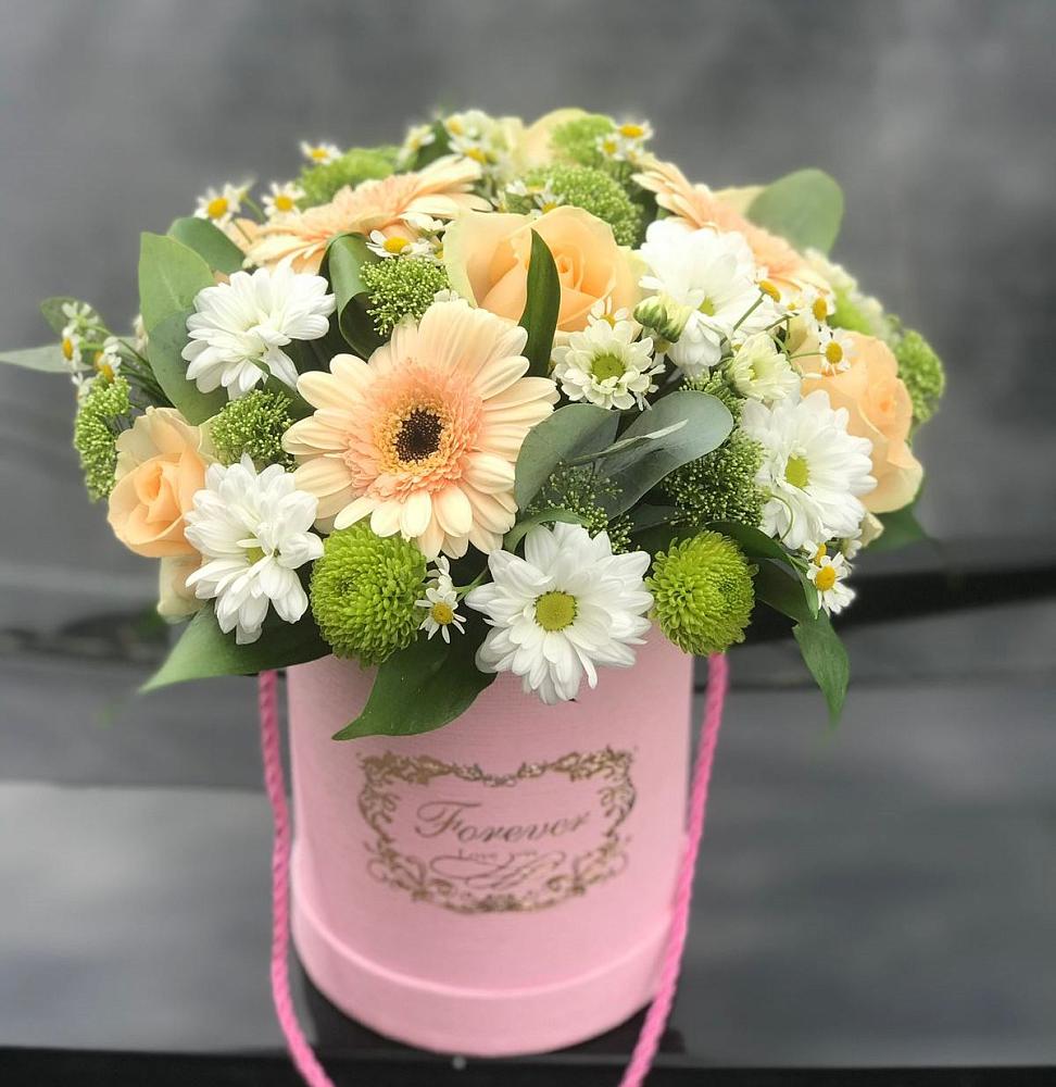 Цветочная композиция из Розы, Герберы и Хризантемы в шляпной коробке в Долгодеревенское