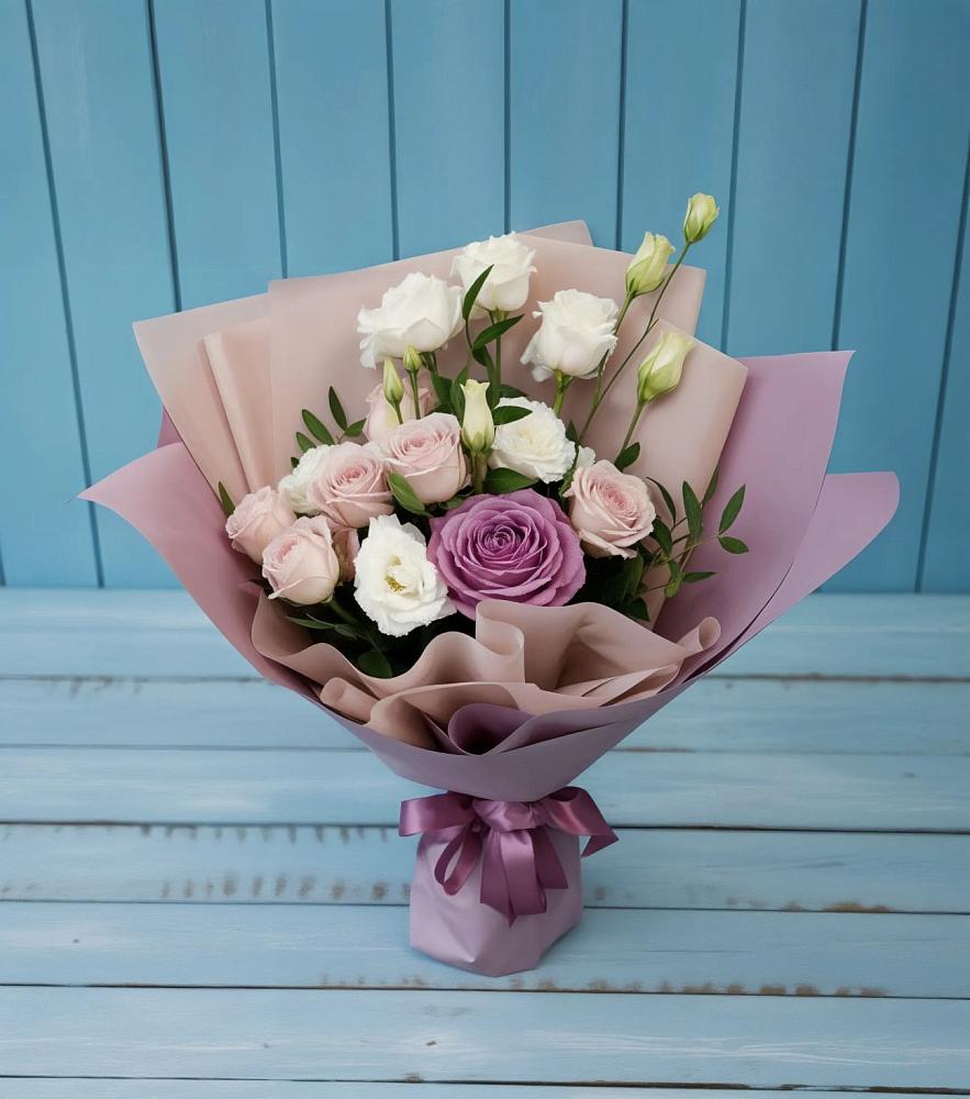 Букет цветов из: Розы и Лизиантусы в Долгодеревенское